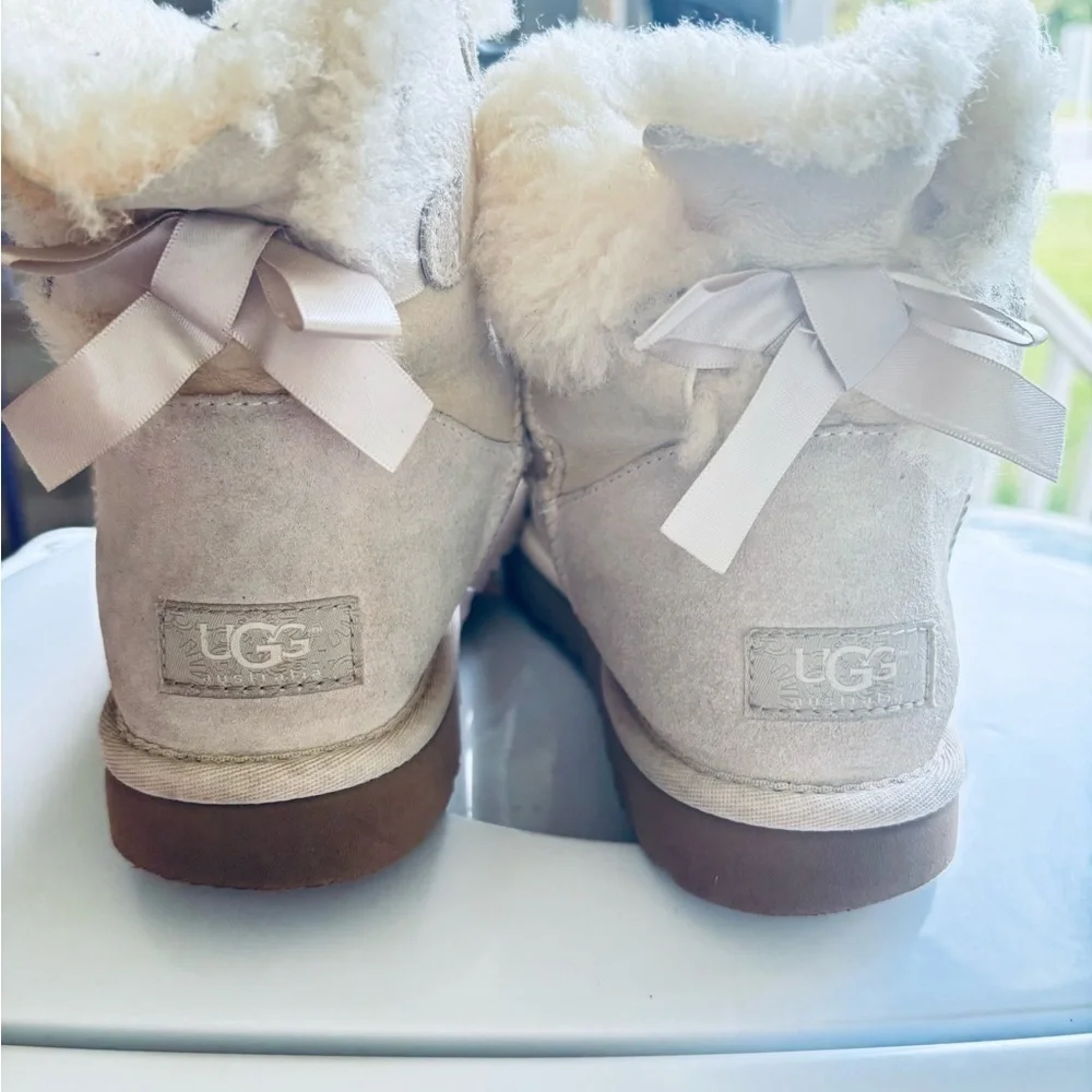 UGG Mini Bailey Button II